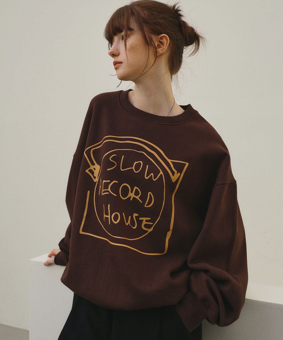 슬로우 레코드 하우스(SLOW RECORD HOUSE) 레코드 스웻셔츠_브라운