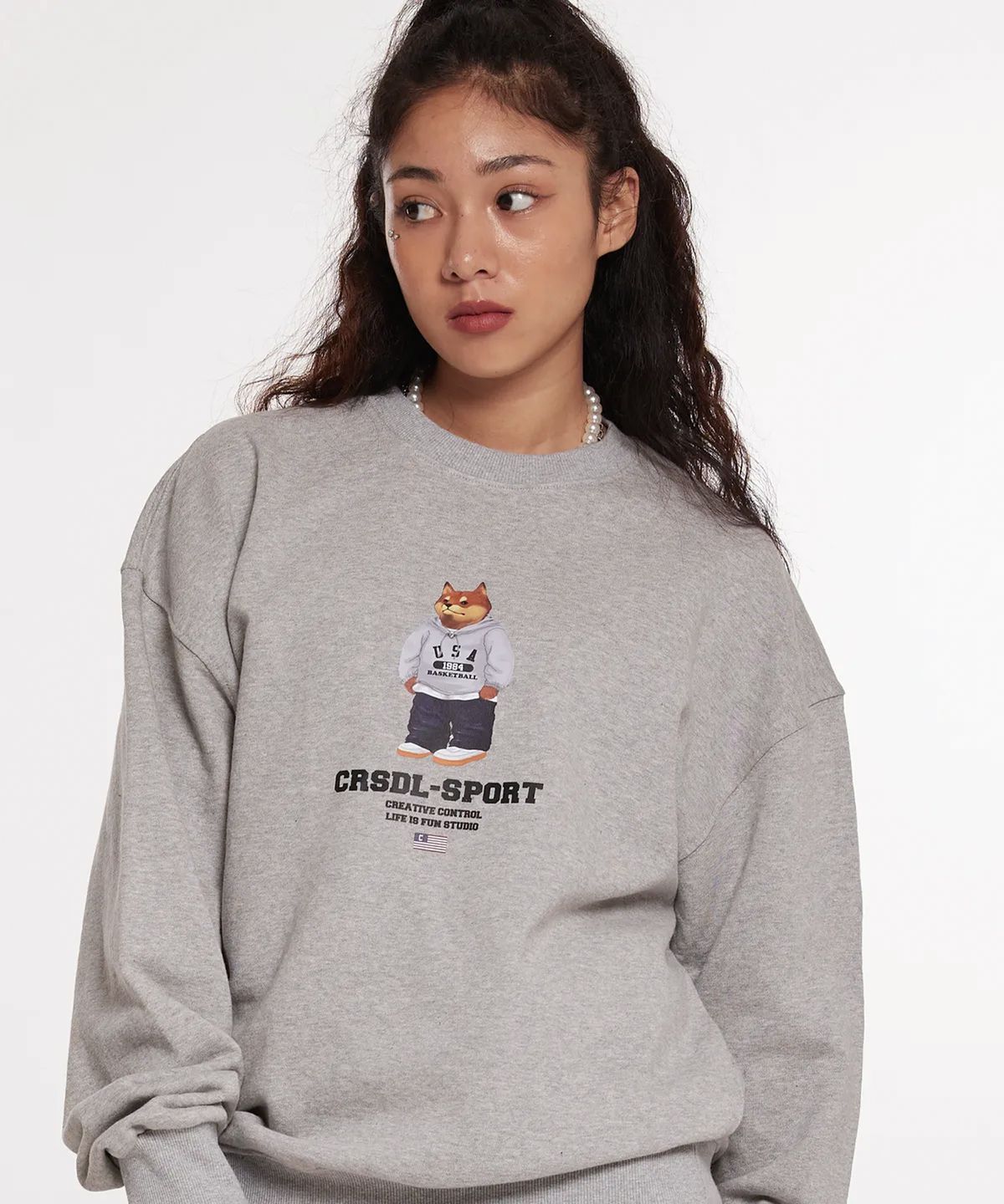 크림소다랩(CREAM SODA LAB) 씨알에스디엘 스포츠 파쿠 오버핏 맨투맨 그레이