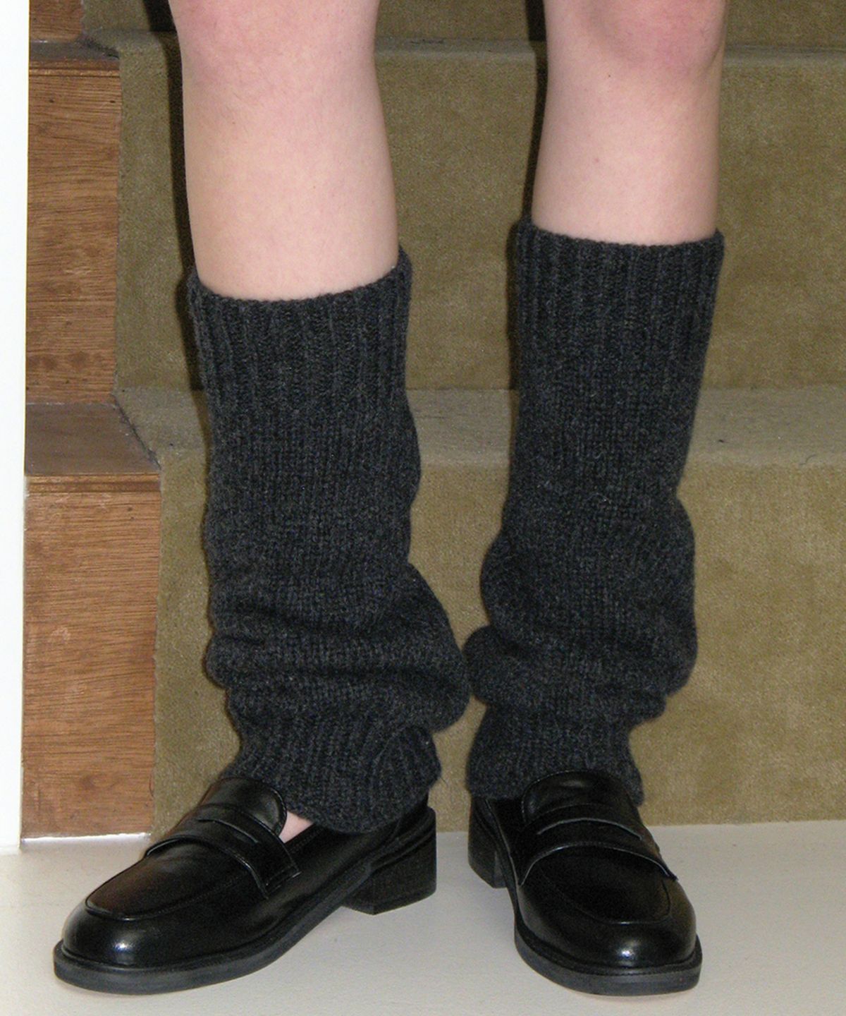 썸웨어버터(SOMEWHEREBUTTER) Wool pendant leg warmer - charcoal