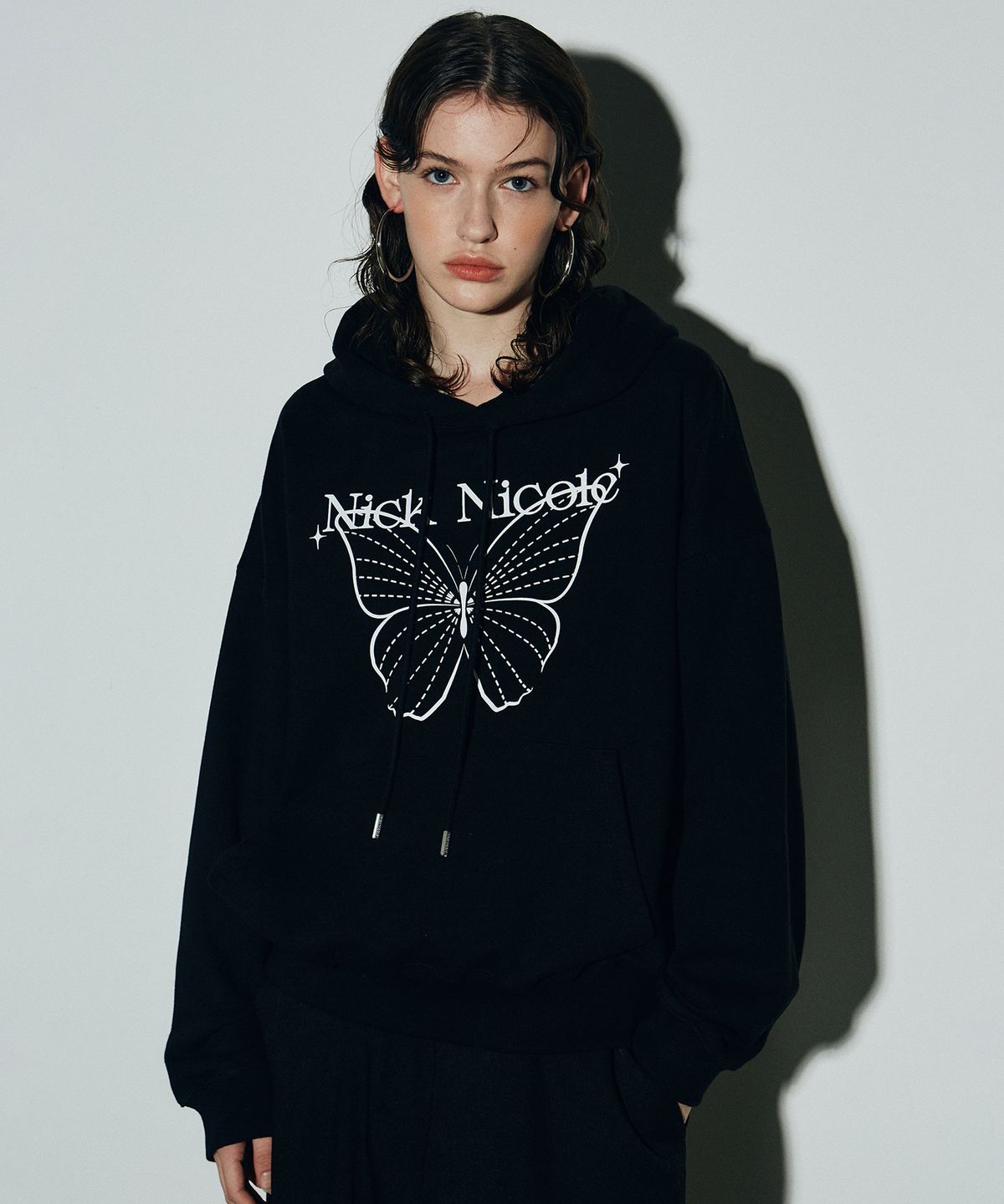 닉앤니콜(NICK&NICOLE) SHINE BUTTERFLY HOODY SWEATSHIRT_BLACK