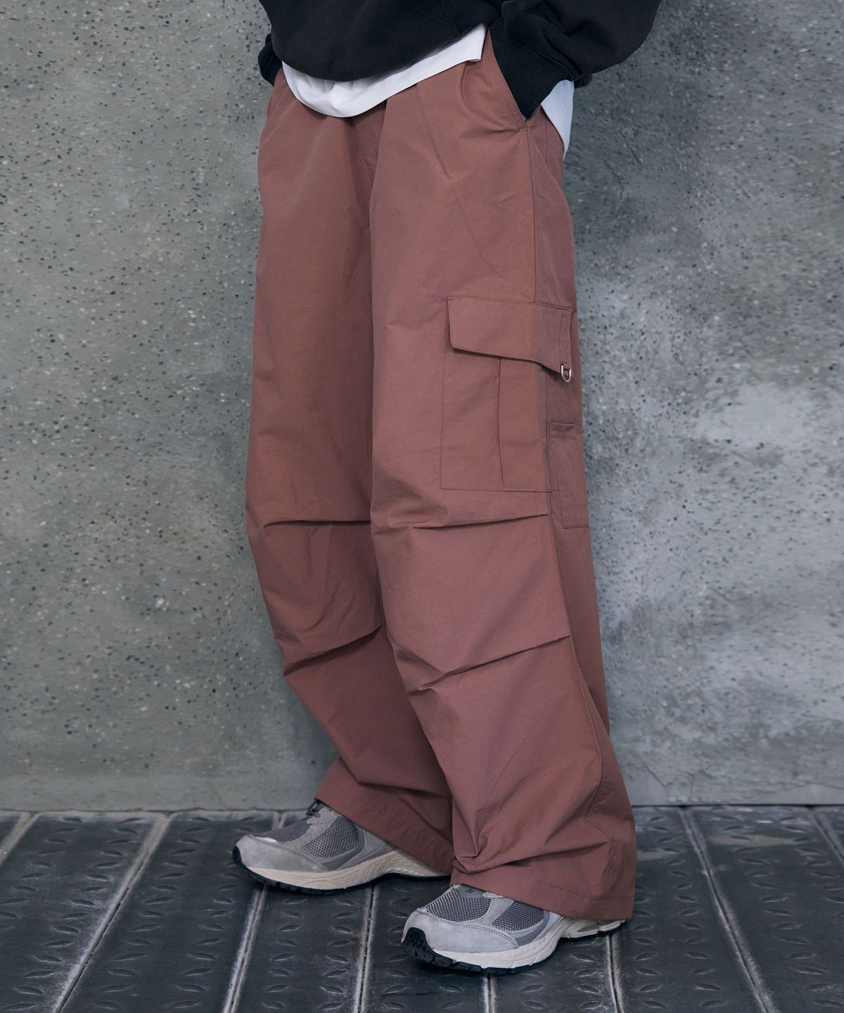 레더리(LEATHERY) 파라슈트 와이드 카고 팬츠 [DUSTY PINK]