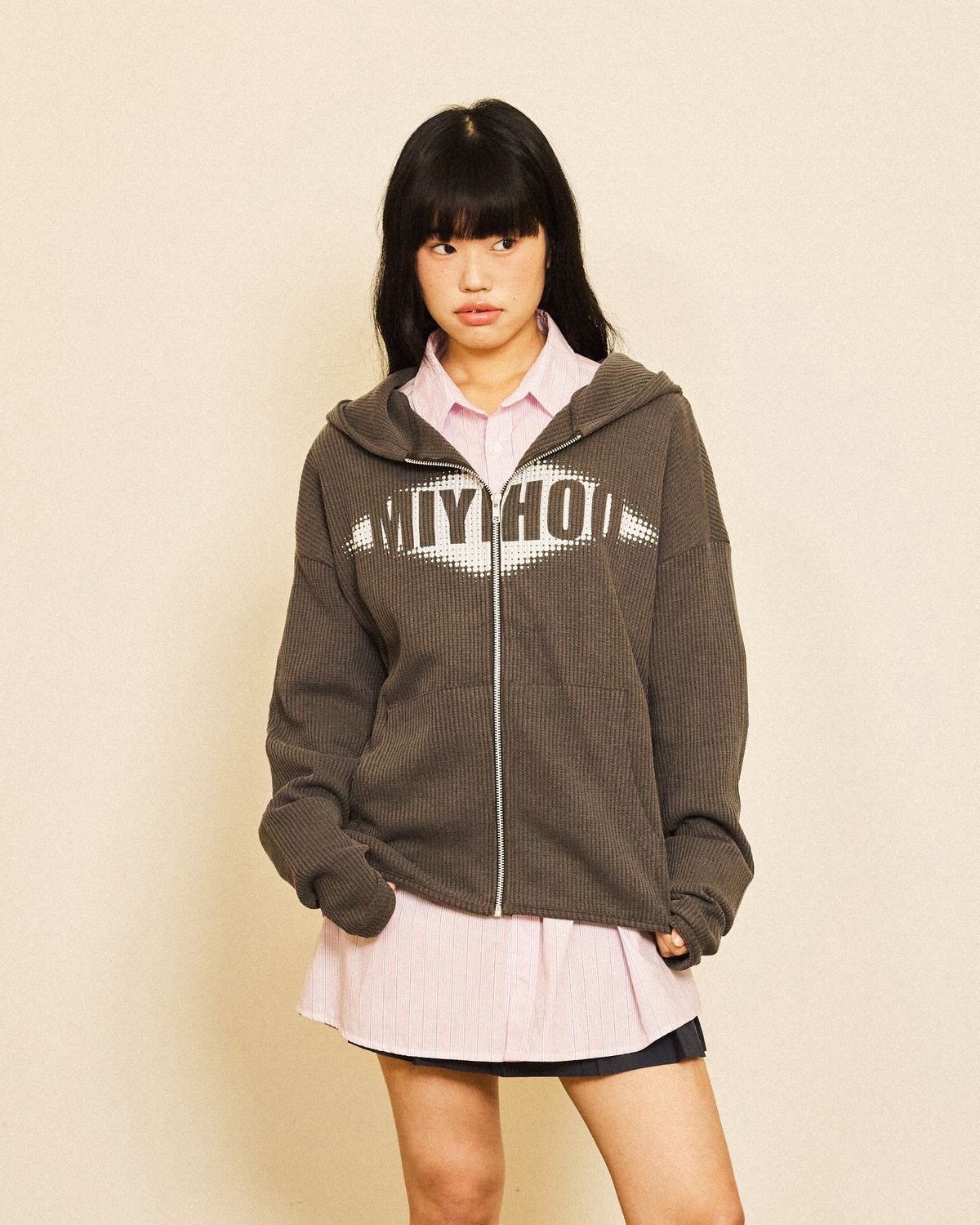 미와이후(MIYHOO) LOGO HOODIE KNIT ZIP-UP ( CHARCOAL )