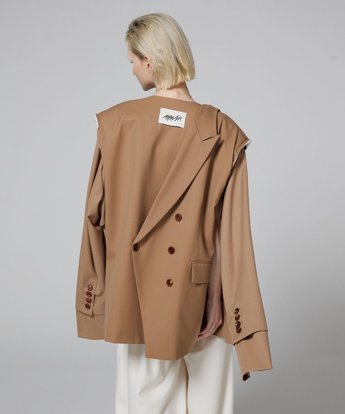 므아므(MMAM) Signature off sleeve origami blazer