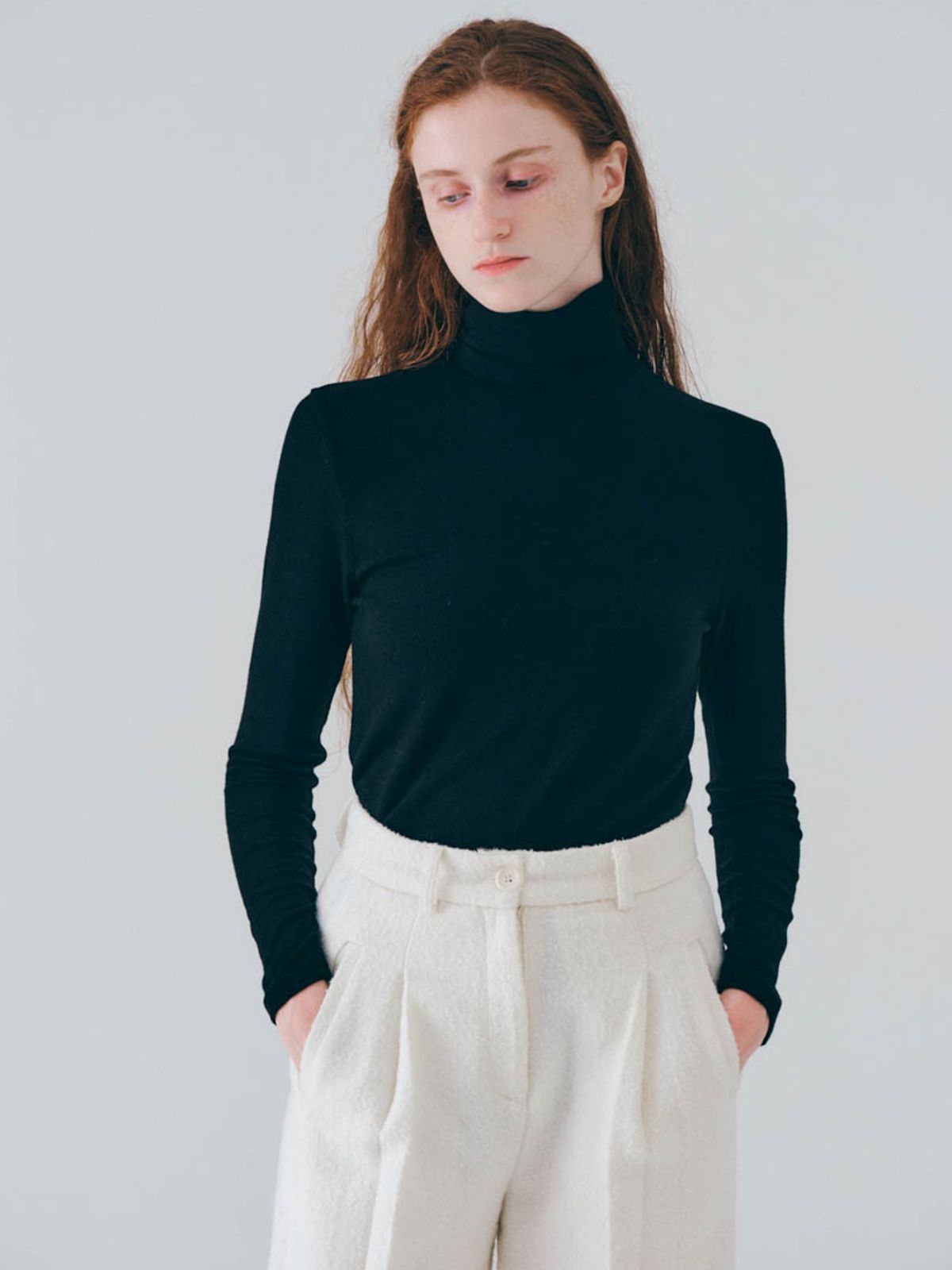 노우드(NOEUD) Basic wool turtleneck top (Black)