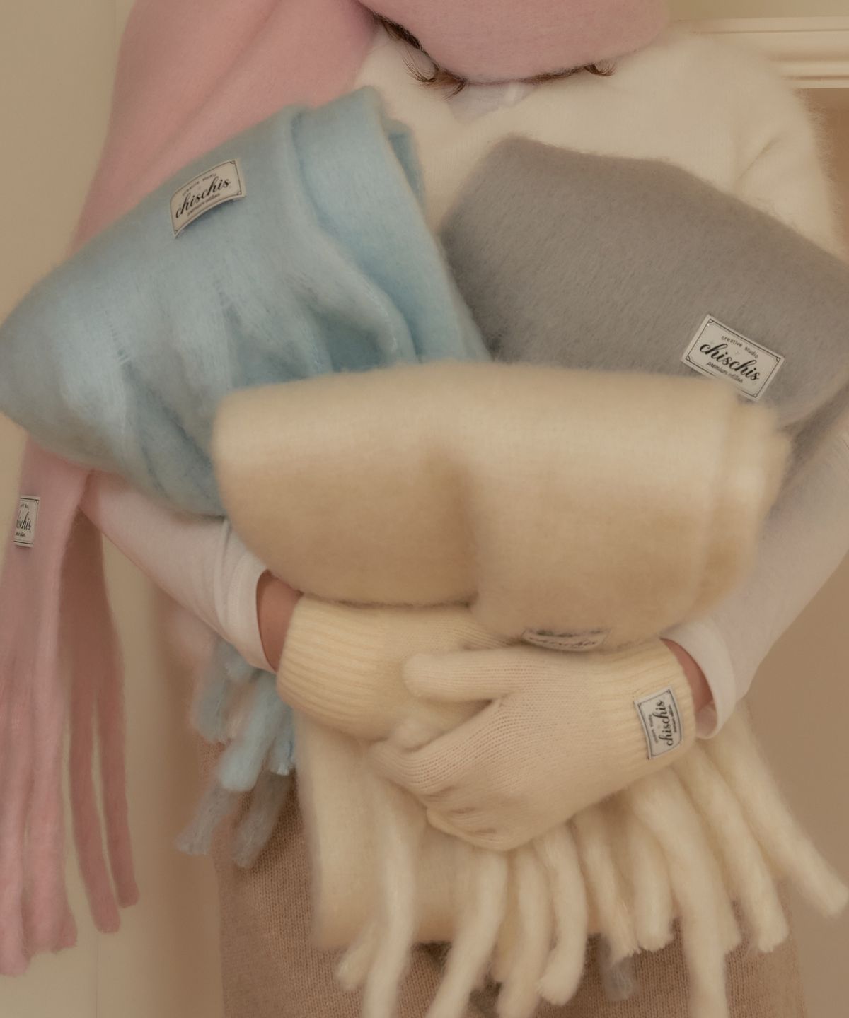 치스치스(CHISCHIS) PLUFFY MUFFLER & GLOVES SET - 6color