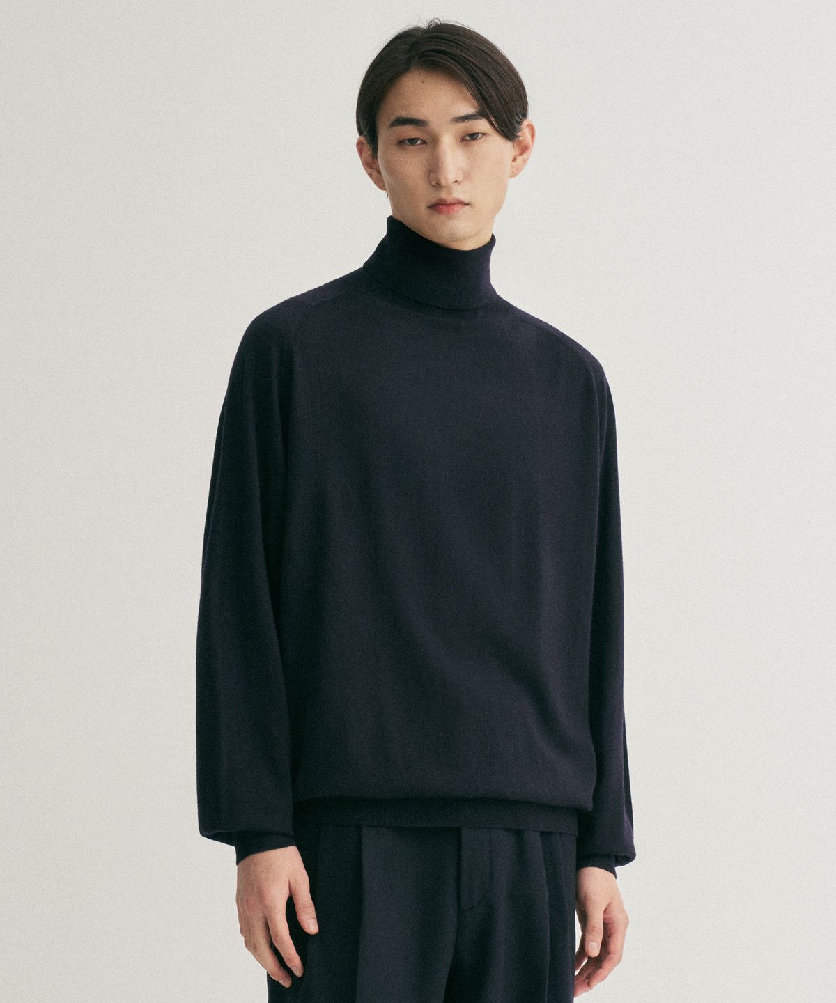 어나더 오피스(ANOTHER OFFICE) Scape-Turtleneck Knit (Dark Navy)