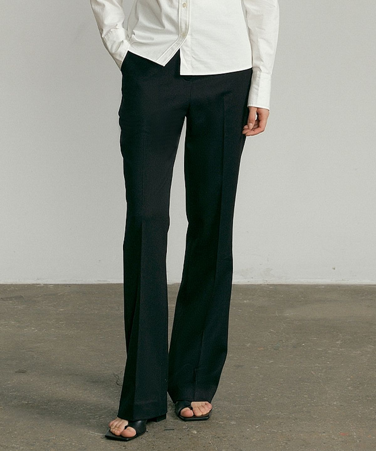 폴뉴아(FOLNUA) SOFT SLIM BOOTS CUT SLACKS [BLACK]