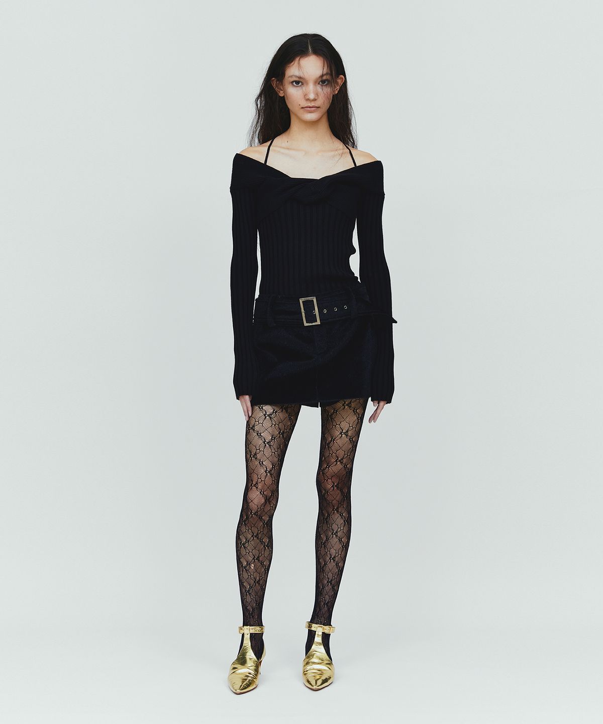 다이애그널(DIAGONAL) TWIST OFF SHOULDER KNIT (black)