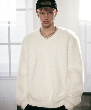 Angora V-neck over knit white