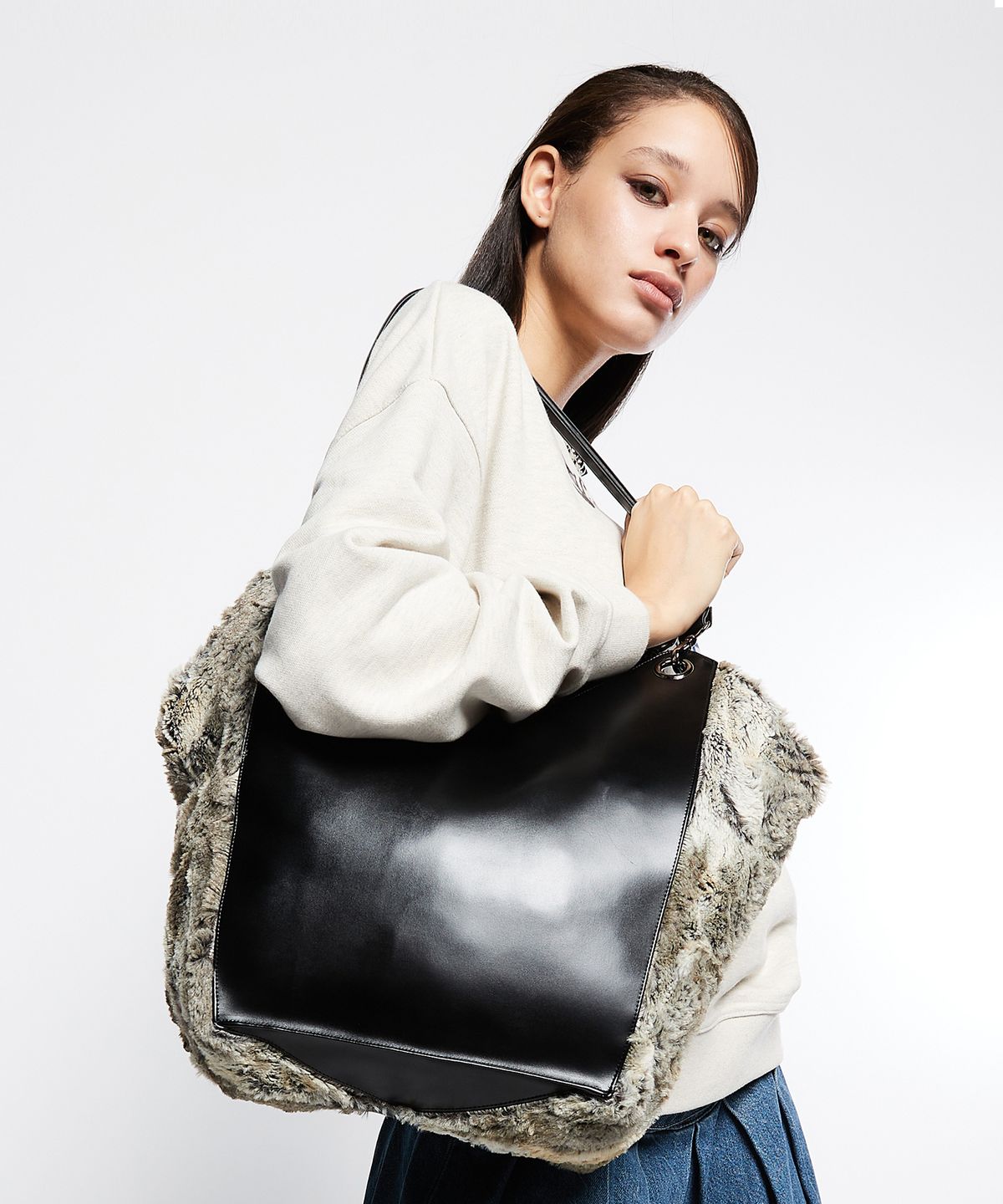 라티젠(LARTIGENT) L7 RACCOON SHOULDER BAG(BLACK)