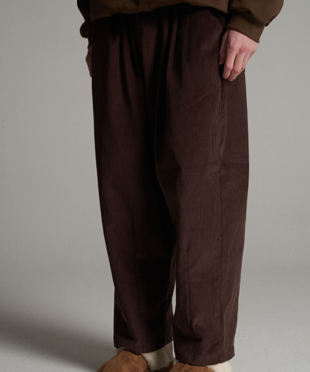 테네르(TENER) Corduroy dart wide banding pants brown