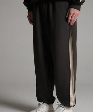 Side slit set-up embroidered jogger pants chakol