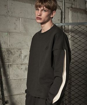 Side slit setup embroidery sweatshirt chakol