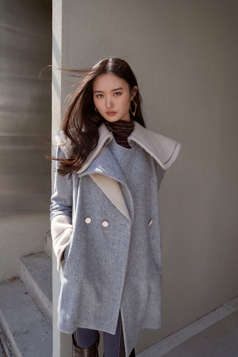 와이드 세일러 칼라 오픈 클로징 미디 코트