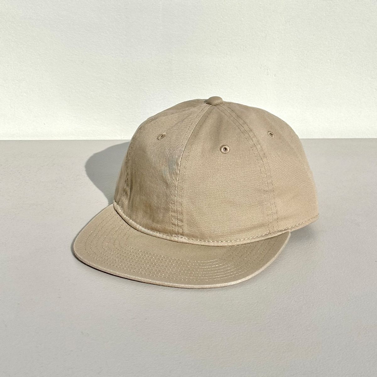 뉴해튼(NEWHATTAN) 코튼 플랫 브림 캡(khaki)