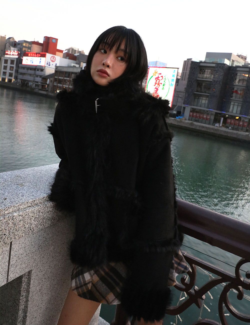 어글리쉐도우(UGLYSHADOW) HOODED REVERSIBLE SHEARLING JACKET(BLACK