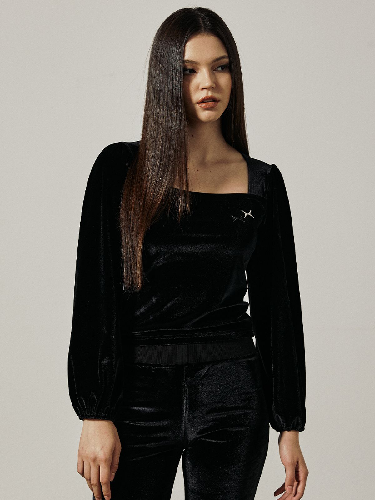 키티포터리(KITTY POTTERY) VELVET SQUARE-NECK LONG SLEEVE [BLACK]