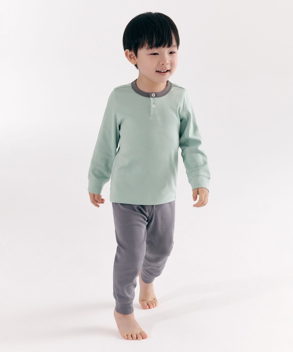 무신사 스탠다드 키즈(MUSINSA STANDARD KIDS) 컬러 블록 헨리 넥 실내복 세트 [더스티 민트/그레이]