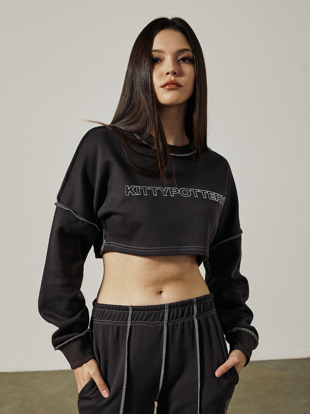 키티포터리(KITTY POTTERY) STITCH LOGO SWEAT SHIRTS [CHARCOAL]