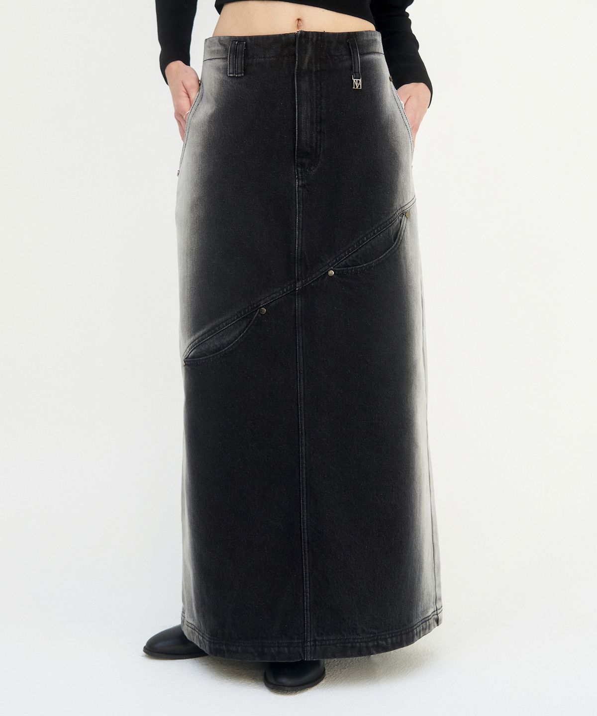 트리밍버드(TREEMINGBIRD) Curved Pocket Cut Denim Skirt [ Black ]