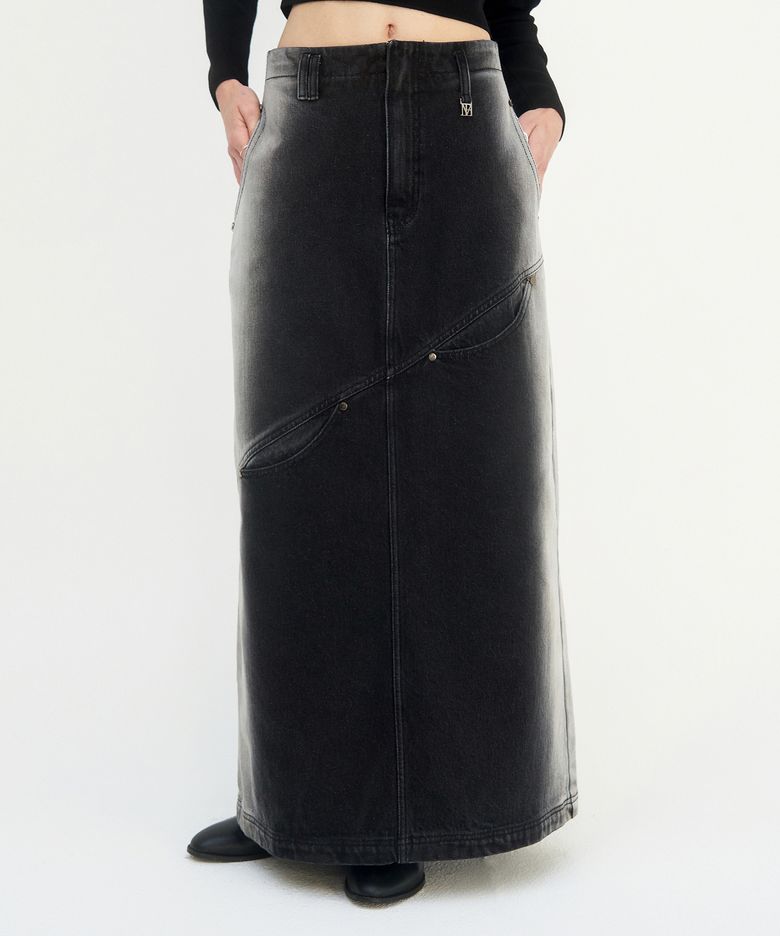 Curved Pocket Cut Denim Skirt [ Black ]