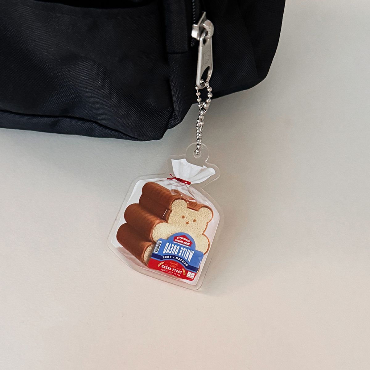 더나인몰(THE NINEMALL) 빅 white bread gummy 아크릴키링
