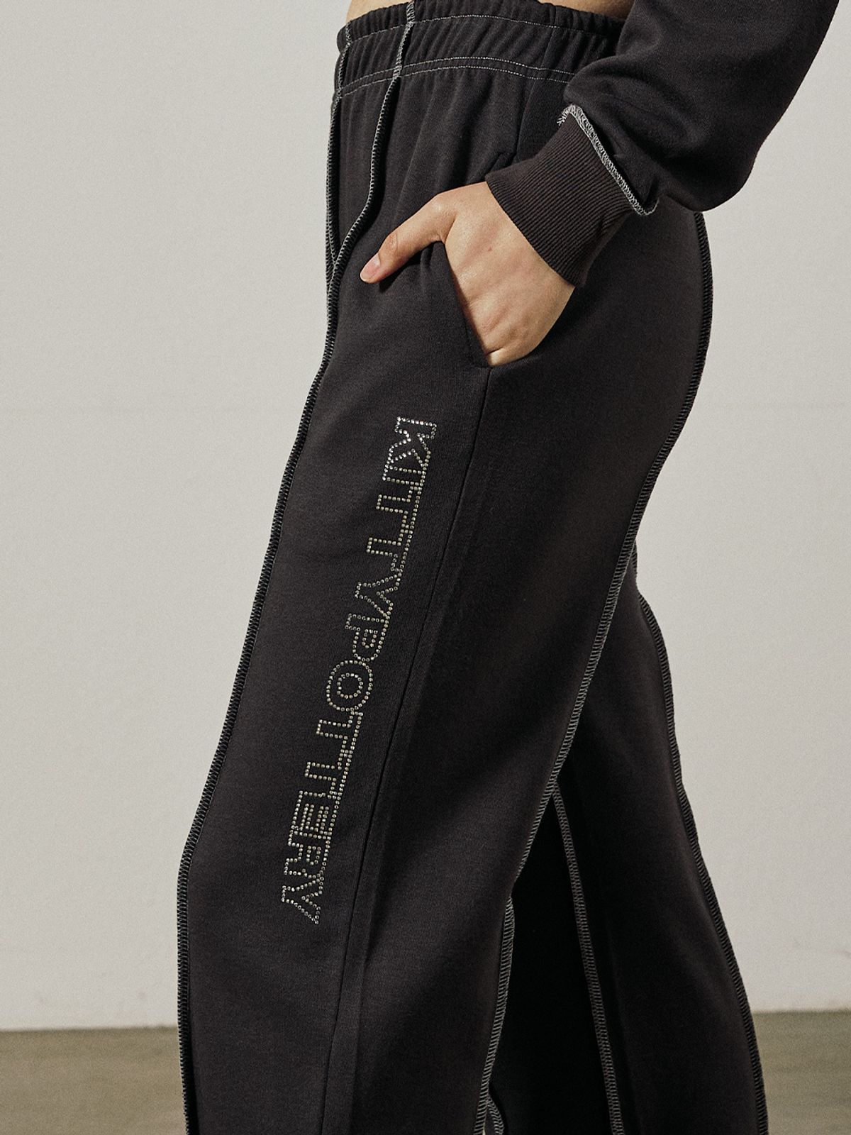 키티포터리(KITTY POTTERY) STITCH JOGGER PANTS [CHARCOAL]