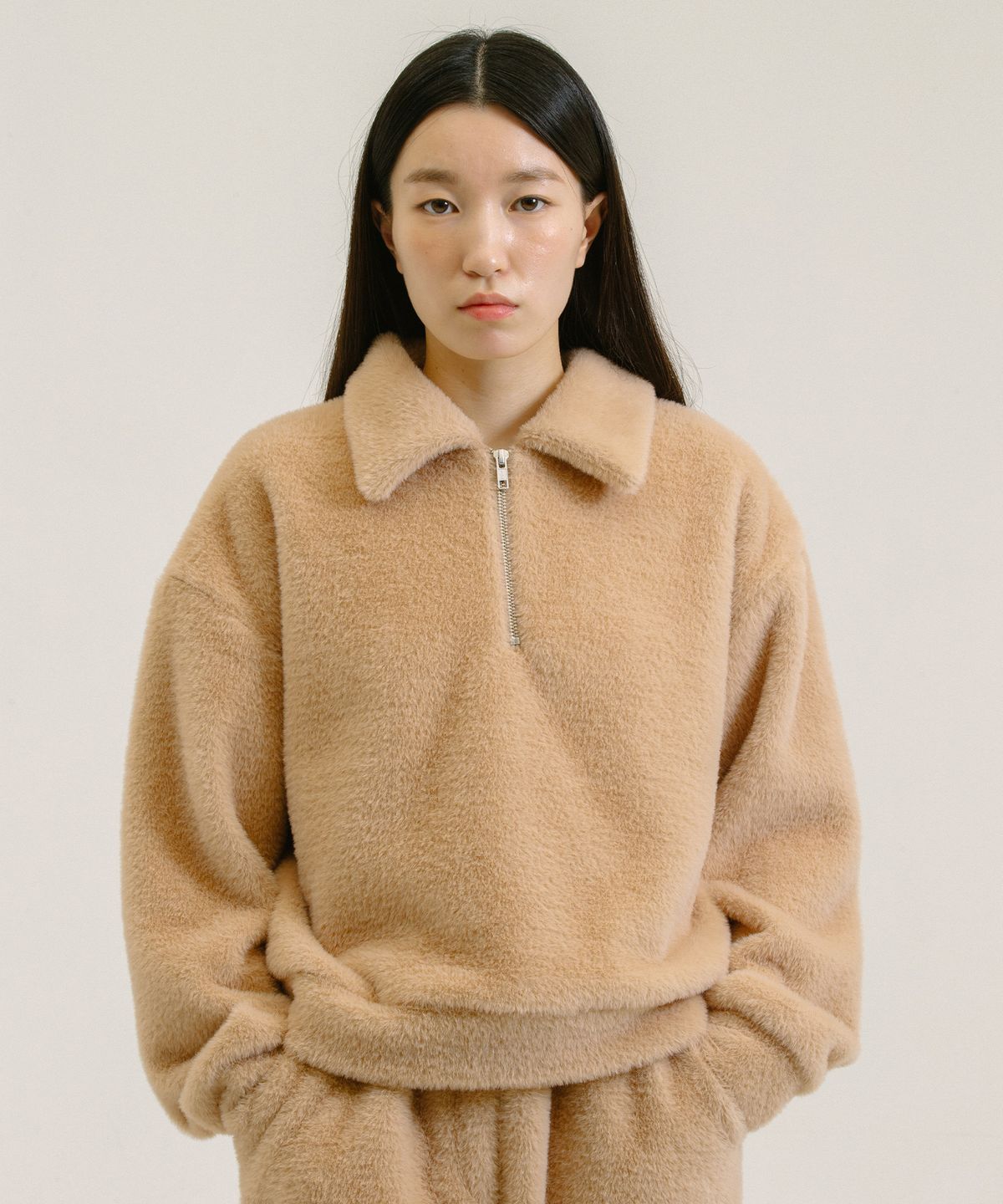 네벨에브리웨어(NEBELEVERYWEAR) Fur Half Zip up_Beige