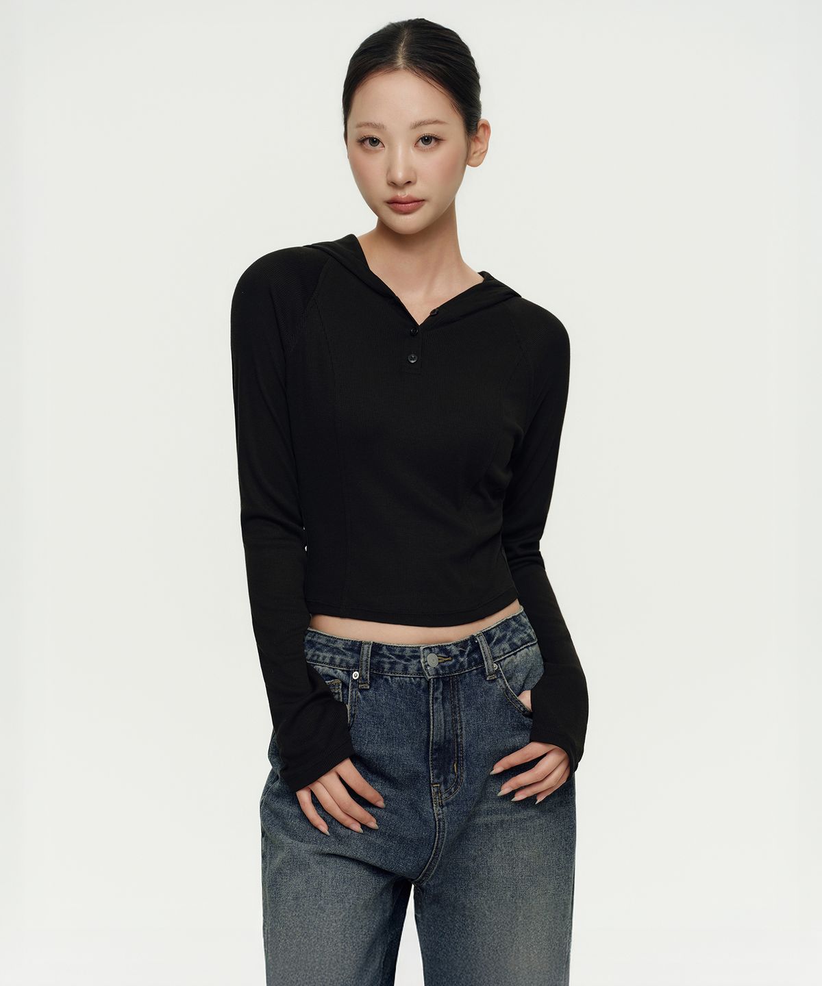 무신사 스탠다드 우먼(MUSINSA STANDARD WOMAN) 우먼즈 리브드 슬림 후디드 긴소매 티셔츠 [블랙]