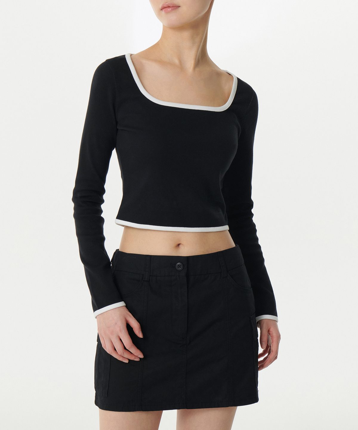 무신사 스탠다드 우먼(MUSINSA STANDARD WOMAN) 우먼즈 슬림 크롭 스퀘어 넥 링거 긴소매 티셔츠 [블랙/화이트]