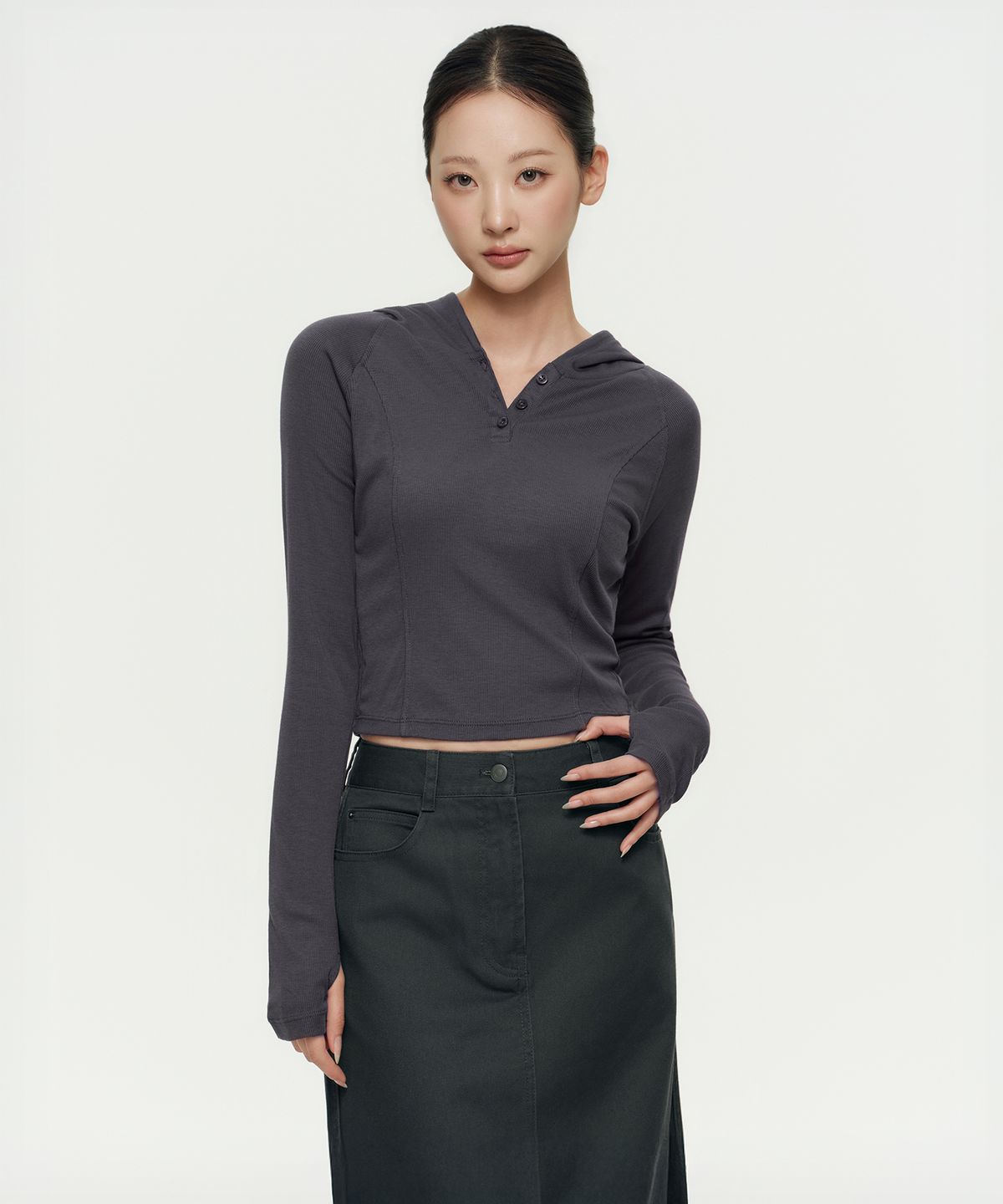 무신사 스탠다드 우먼(MUSINSA STANDARD WOMAN) 우먼즈 리브드 슬림 후디드 긴소매 티셔츠 [다크 그레이]