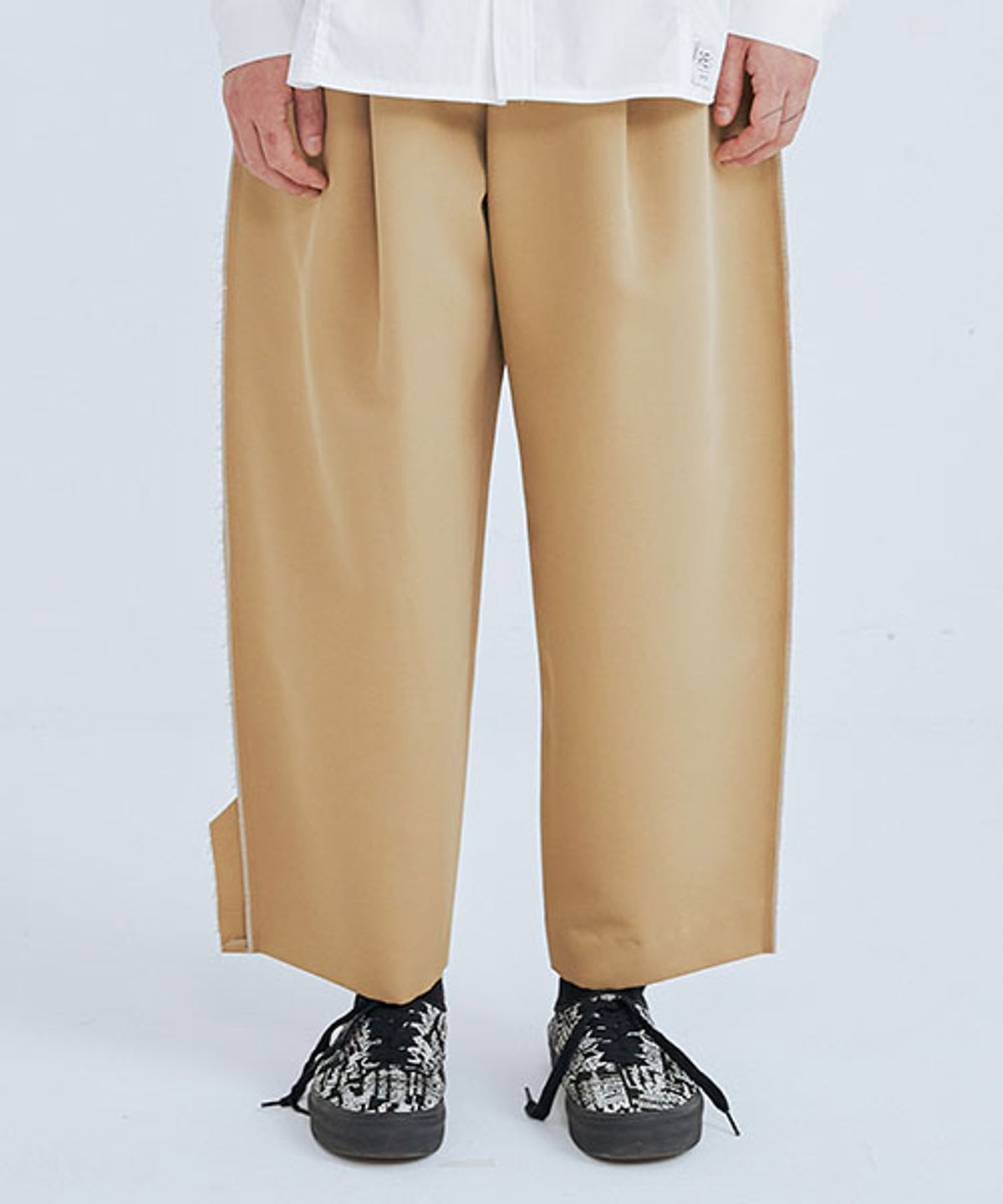 래코드(RECODE) Raw Edged Two Tuck Pants_RKPAA23606BEX