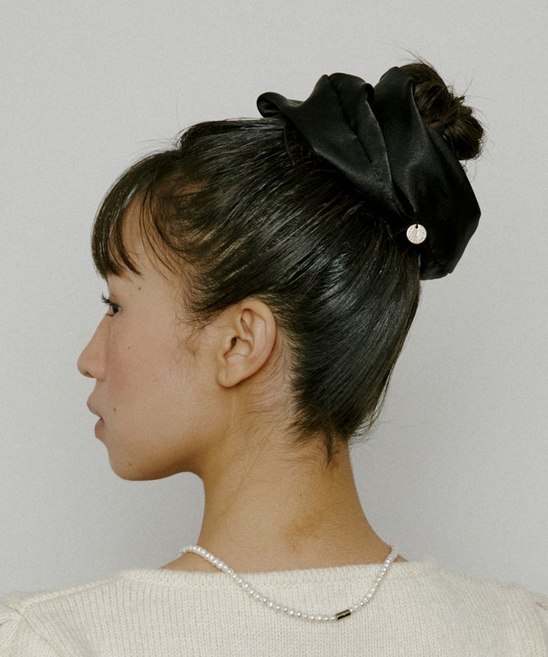 Lucir zu Satin big scrunchie (black)