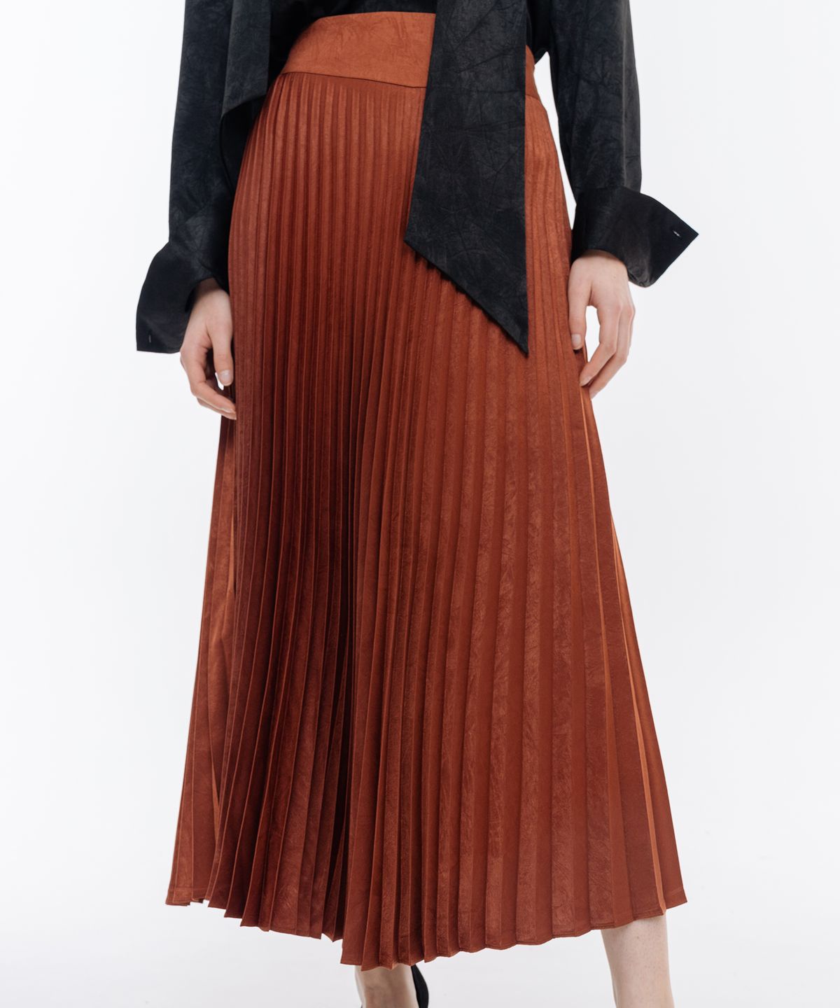 이쉬(ISH) 링클프리-이지케어 실키 베이직 롱 플리츠 스커트(브릭브라운)