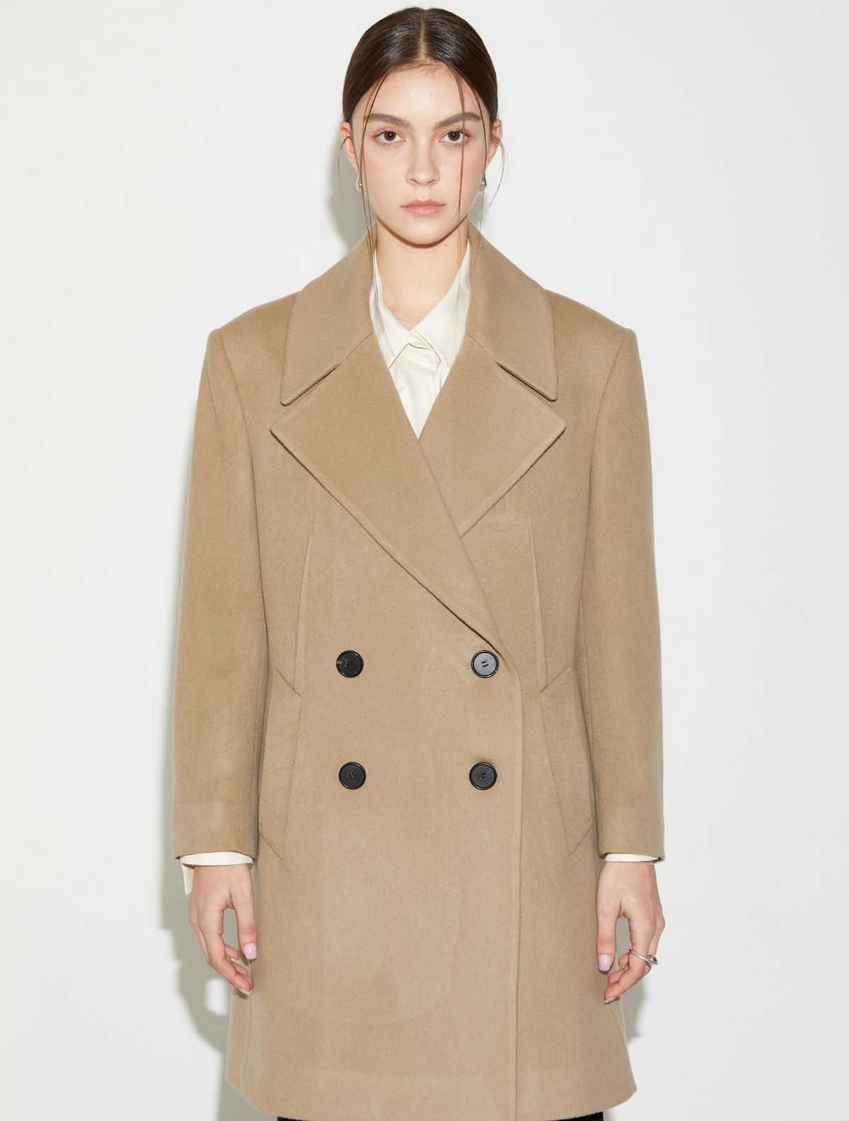 르이엘(LE YIEL) Oversized Wool Half Coat_Sand Beige 오버사이즈 울 하프 코트_샌드 베이지
