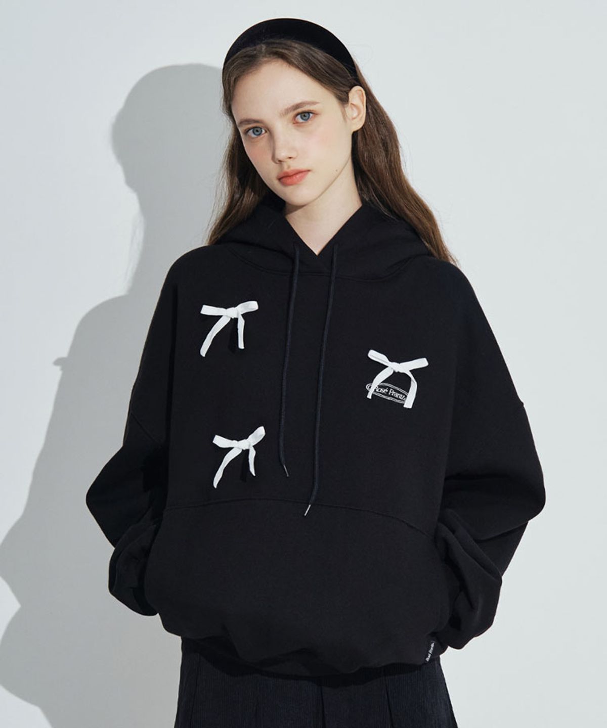 로제프란츠(ROSEFRANTZ) Velvet Ribbon Hoodie [Black]