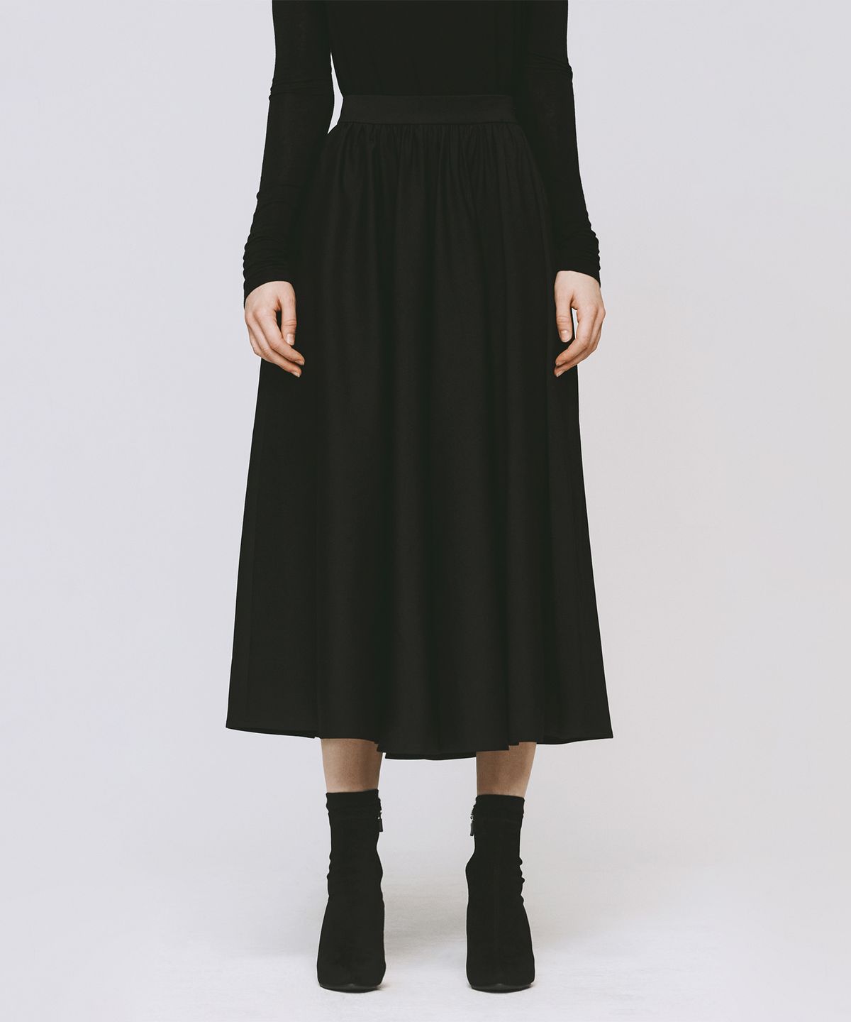 모노포비아(MONOPHOBIA) SHIRRING FLARED MID-LENGTH SKIRT BLACK 플레어 미디 스커트