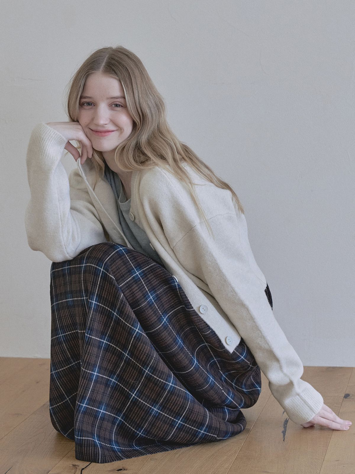 아방(AVANT-G) Tartan Check Pleated Maxi Skirt - BROWN