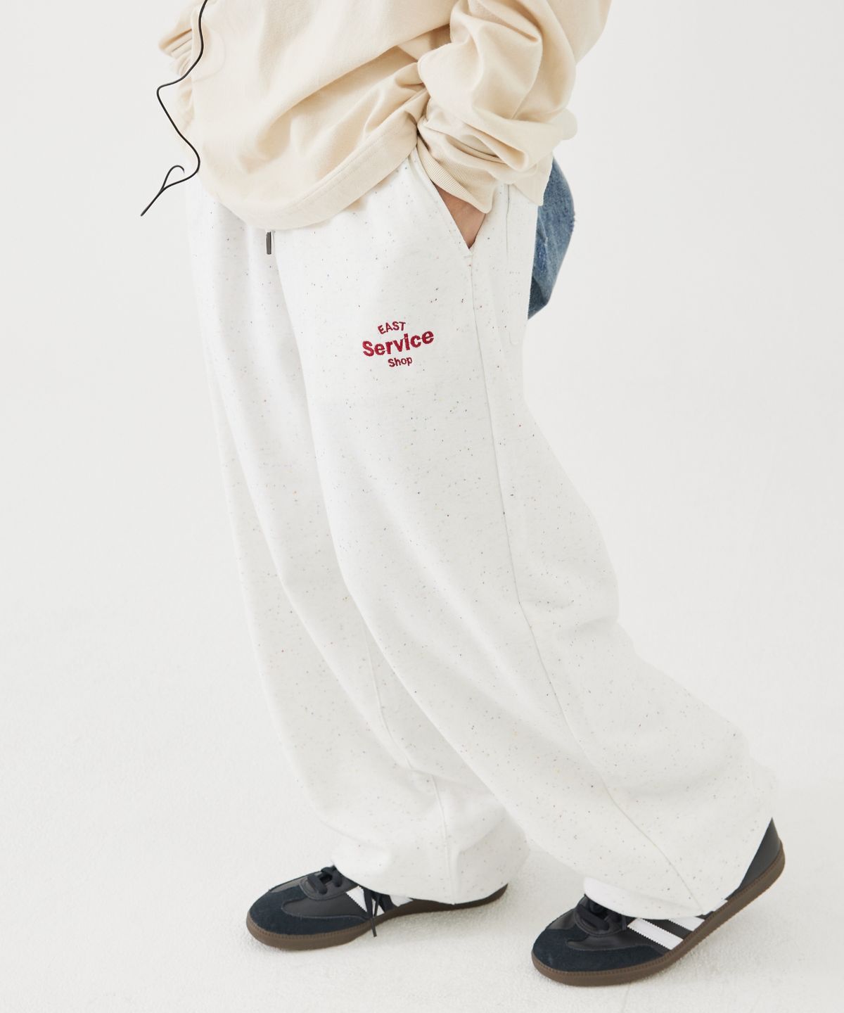 이스트서비스샵(eastserviceshop) Symbol Sweat Pants - White
