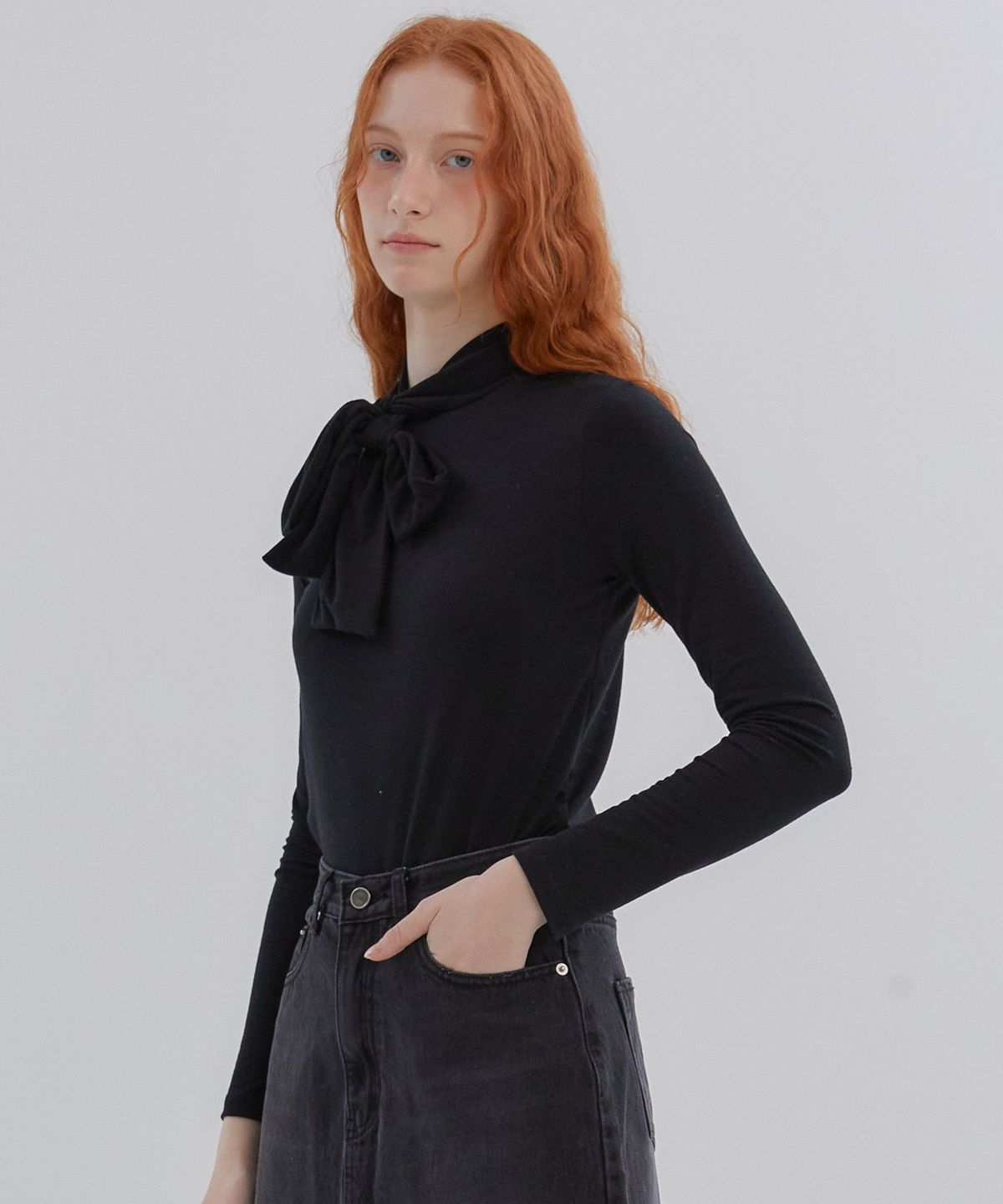 아노에틱(ANOETIC) RIBBON SCARF TURTLENECK TOP_BLACK