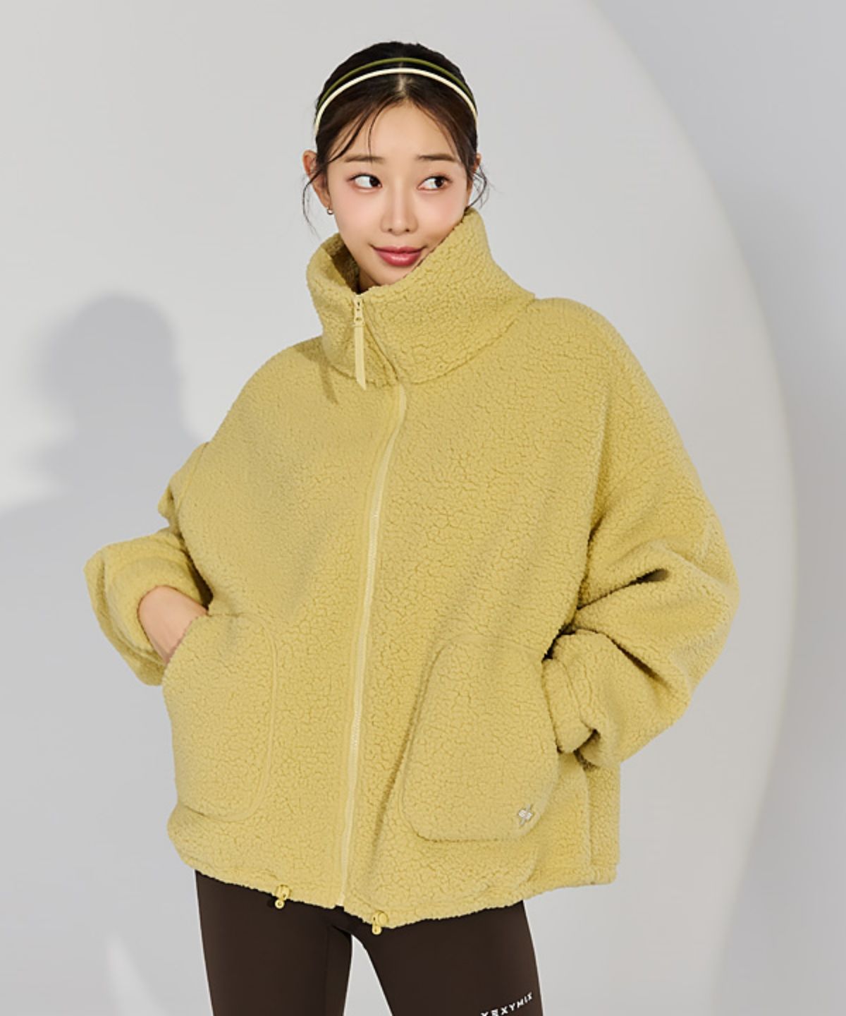 젝시믹스(XEXYMIX) 쉐르파 하이넥 점퍼 옐로우팜파스