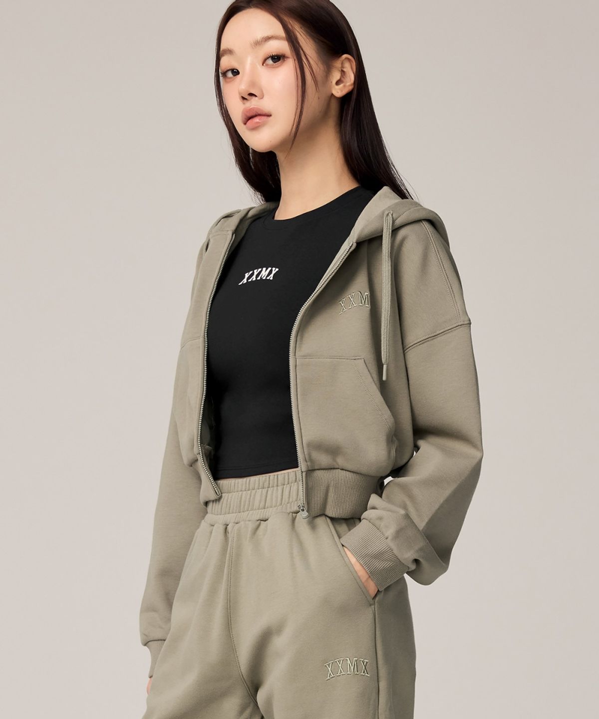 젝시믹스(XEXYMIX) 웜 코튼 크롭 후드 집업 어반카키
