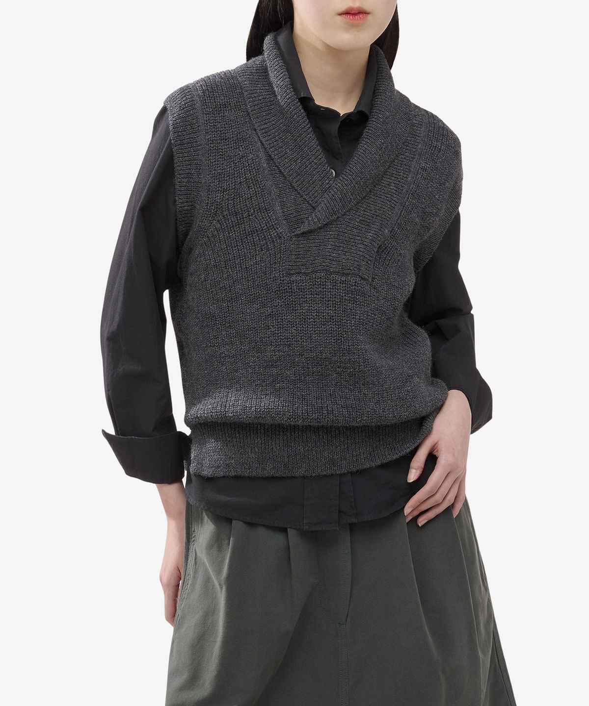 마가렛 호웰(MHL MARGARET HOWELL) 숄 카라 베스트 - 챠콜 / WHKN0138A23KLFCHR