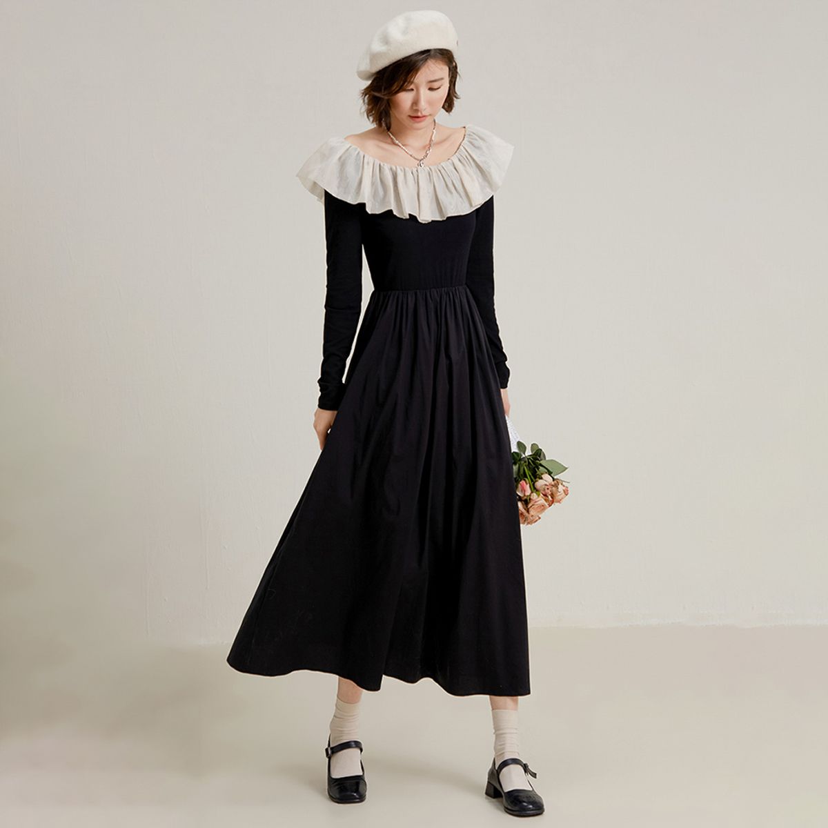 랭썬(LANGSON) LS_Stitched ruffle black dress