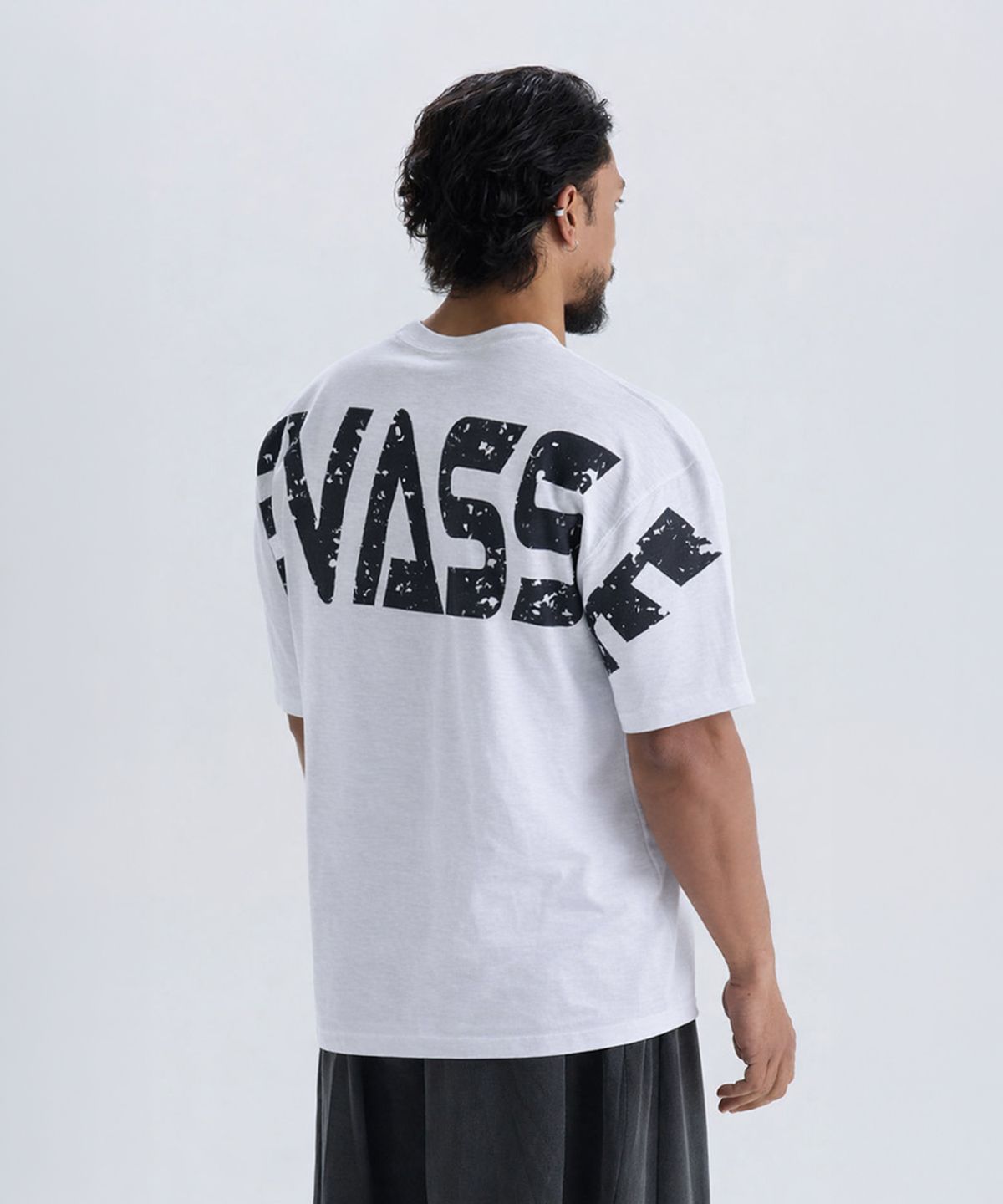 르바세(LEVASSE) Old School Overfit Tee – White (Black Logo)