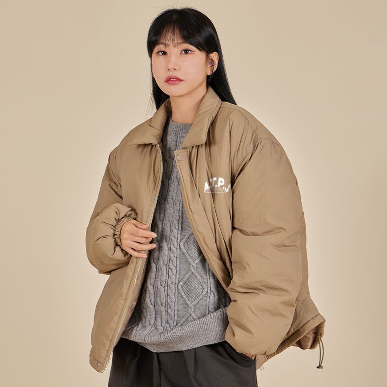 어스 로고 스탠 칼라 패딩 자켓_베이지
