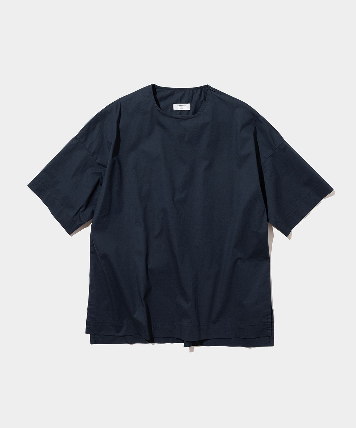 스탠드먼츠(STANDMENTS) WOVEN T-SHIRT NAVY