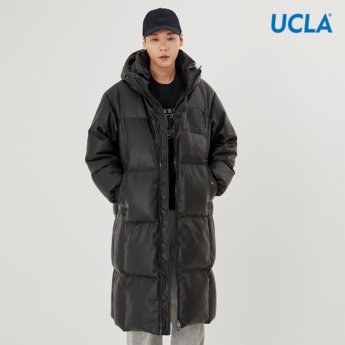유씨엘에이(UCLA) 남여공용 에코레더 후드디테쳐블 롱패딩[BLACK](UZBDO80_39)