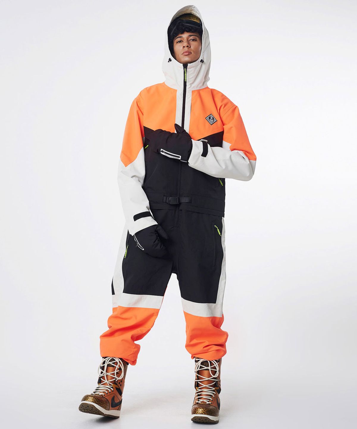 돌아우터웨어(DOLL OUTERWEAR) 브이라인 스노우보드복 점프슈트 오렌지 남녀공용 보드복자켓 보드복팬츠