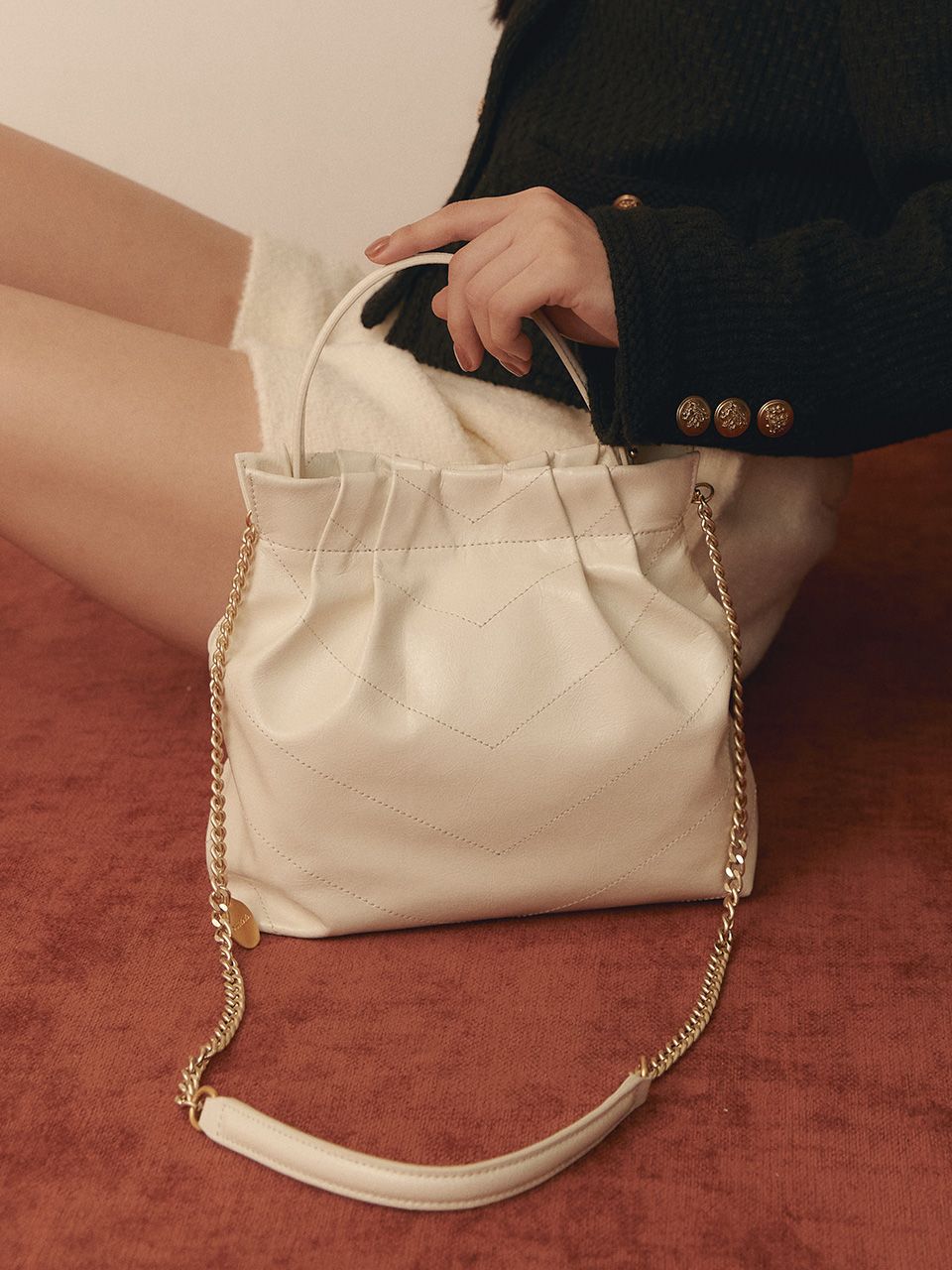 OSTKAKA ★ KNOT DRAW SHOLDER BAG IVORY [正規品/関税込] MUSINSA公式 | OSTKAKA Knute Draw Shoulder Bag Ivory